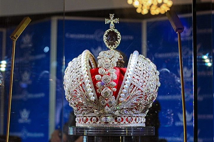 Эволюция главной царской регалии