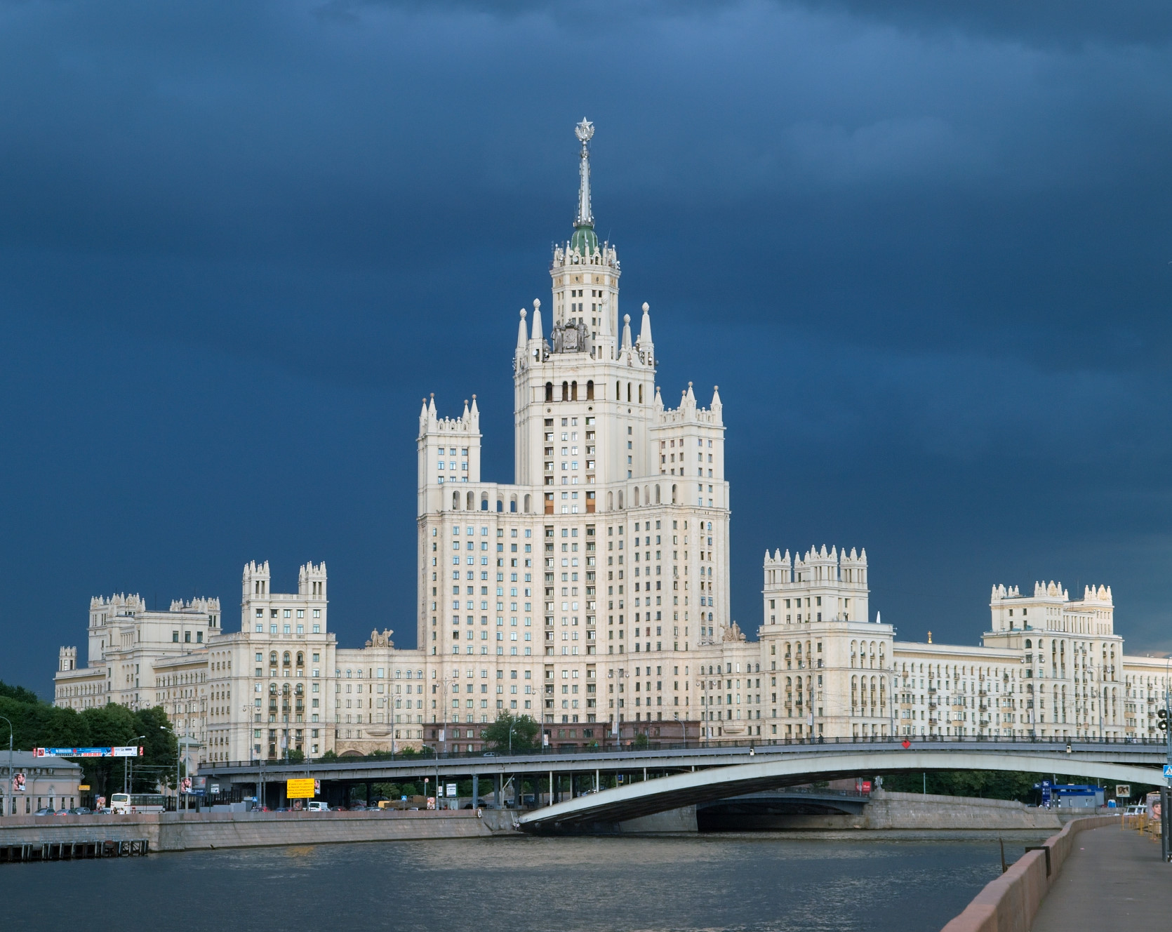 Тайна третьей высотки