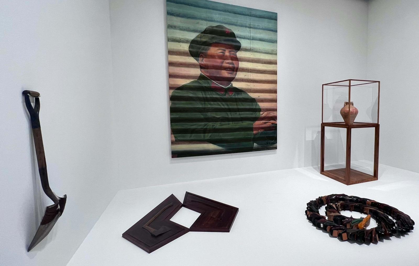«Лопата с мехом», 1986; «Коробка с топором», 1987−1993; «Мао», 1986; «Круг обуви», 1986.