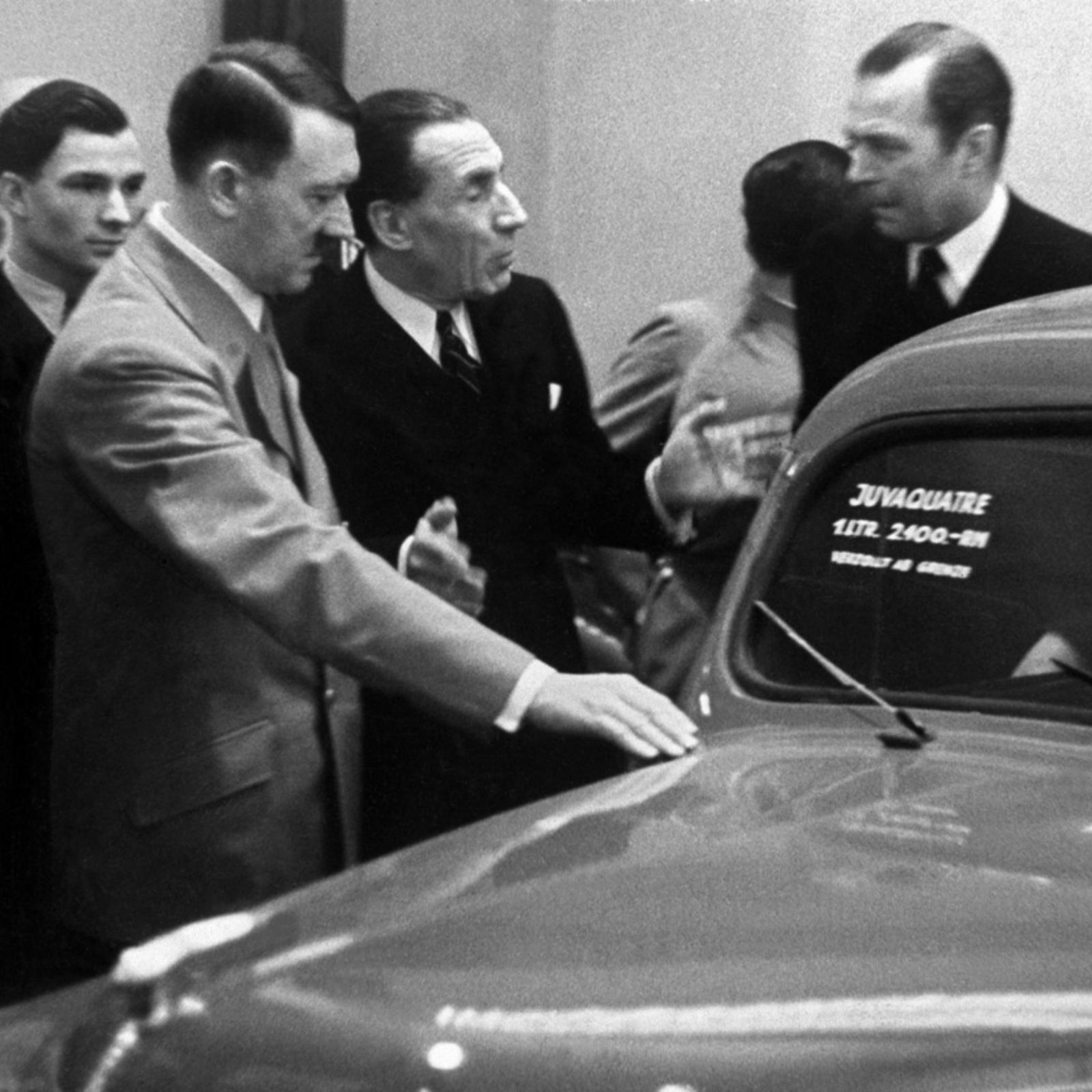 Рено с Гитлером и Герингом на берлинском автосалоне