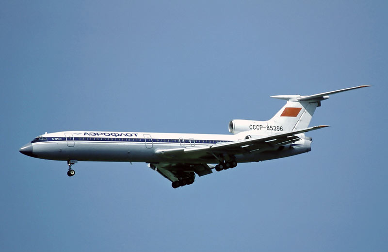 Самолет Ту-154.