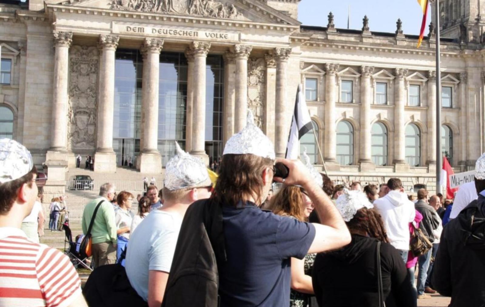3 октября 2014 года, День единства. «Рейхсбюргеры» у Бундестага.