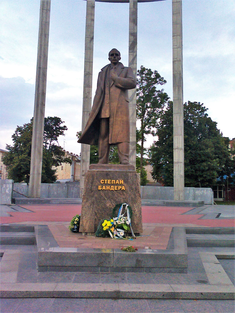 Памятник Бандере.