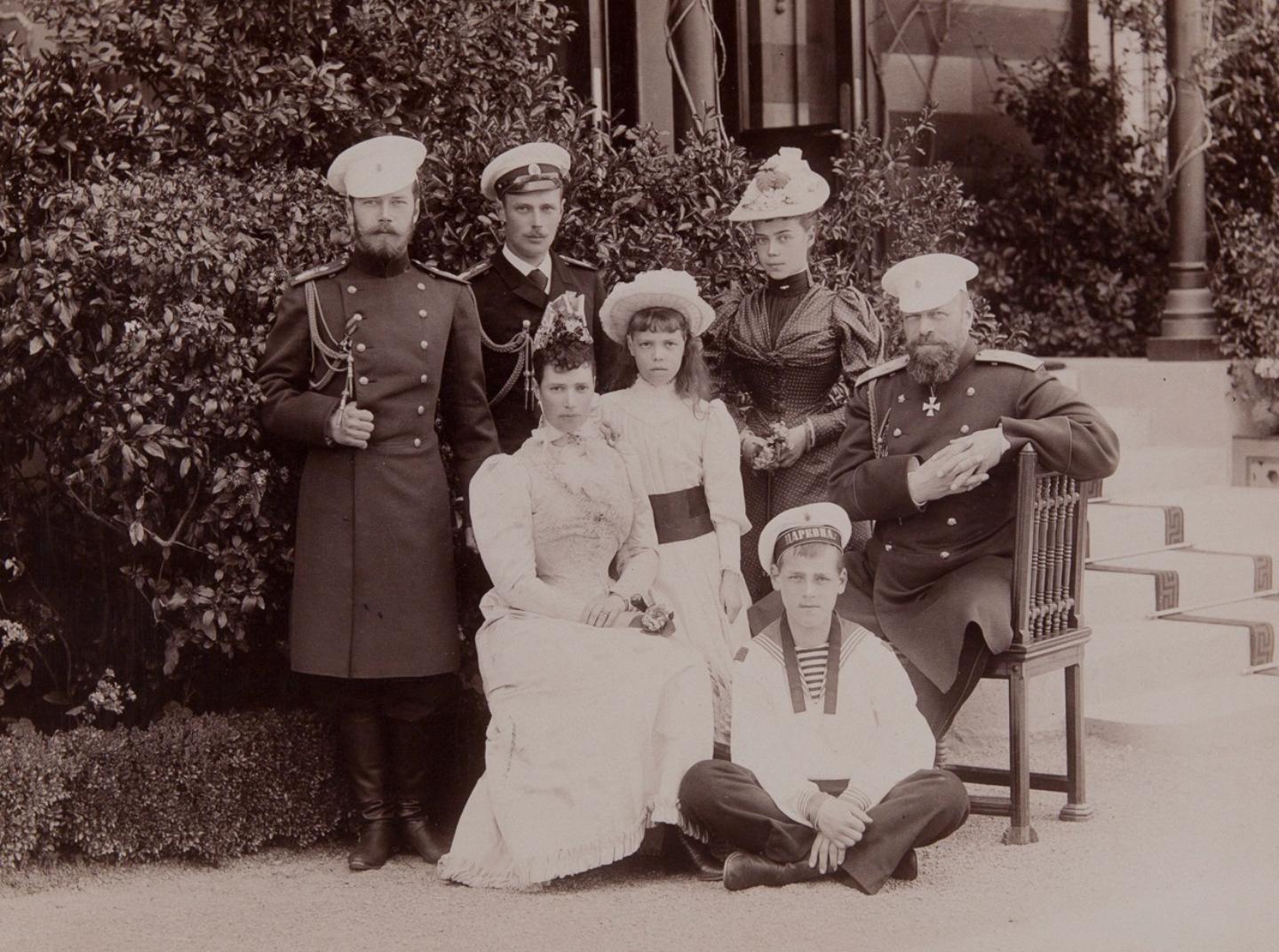 Александр III с семьёй. 