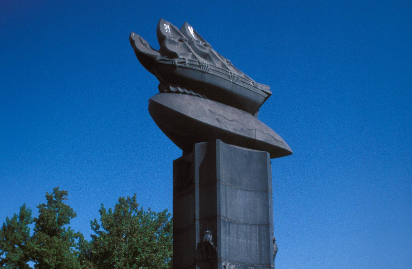 Памятник шведским колонистам в Уилмингтоне. Скульптор – Карл Миллес.