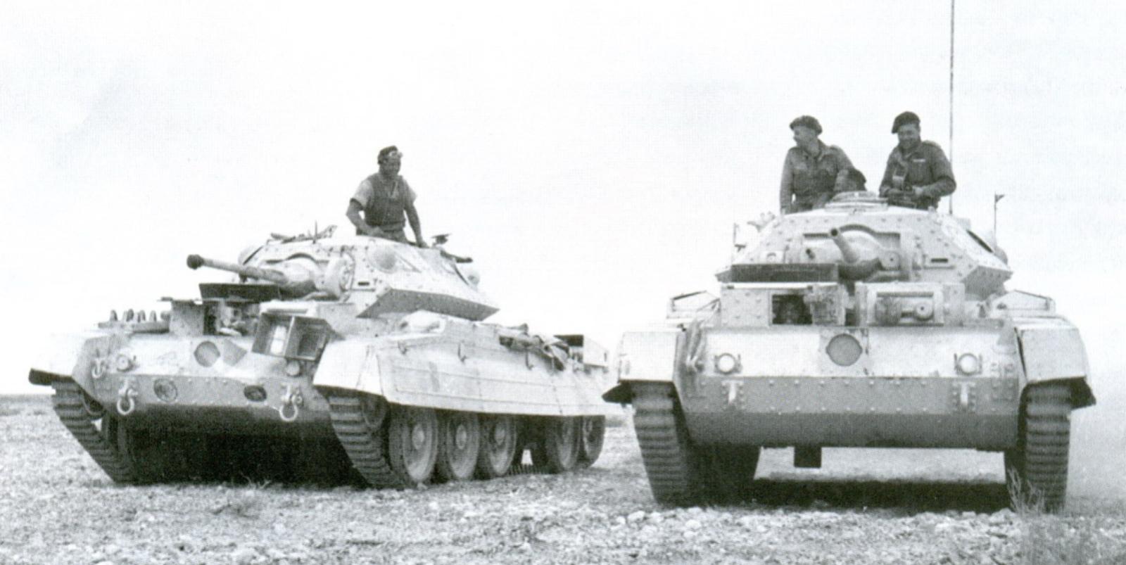 Британские танки пересекают пустыню в конце ноября 1941 года.