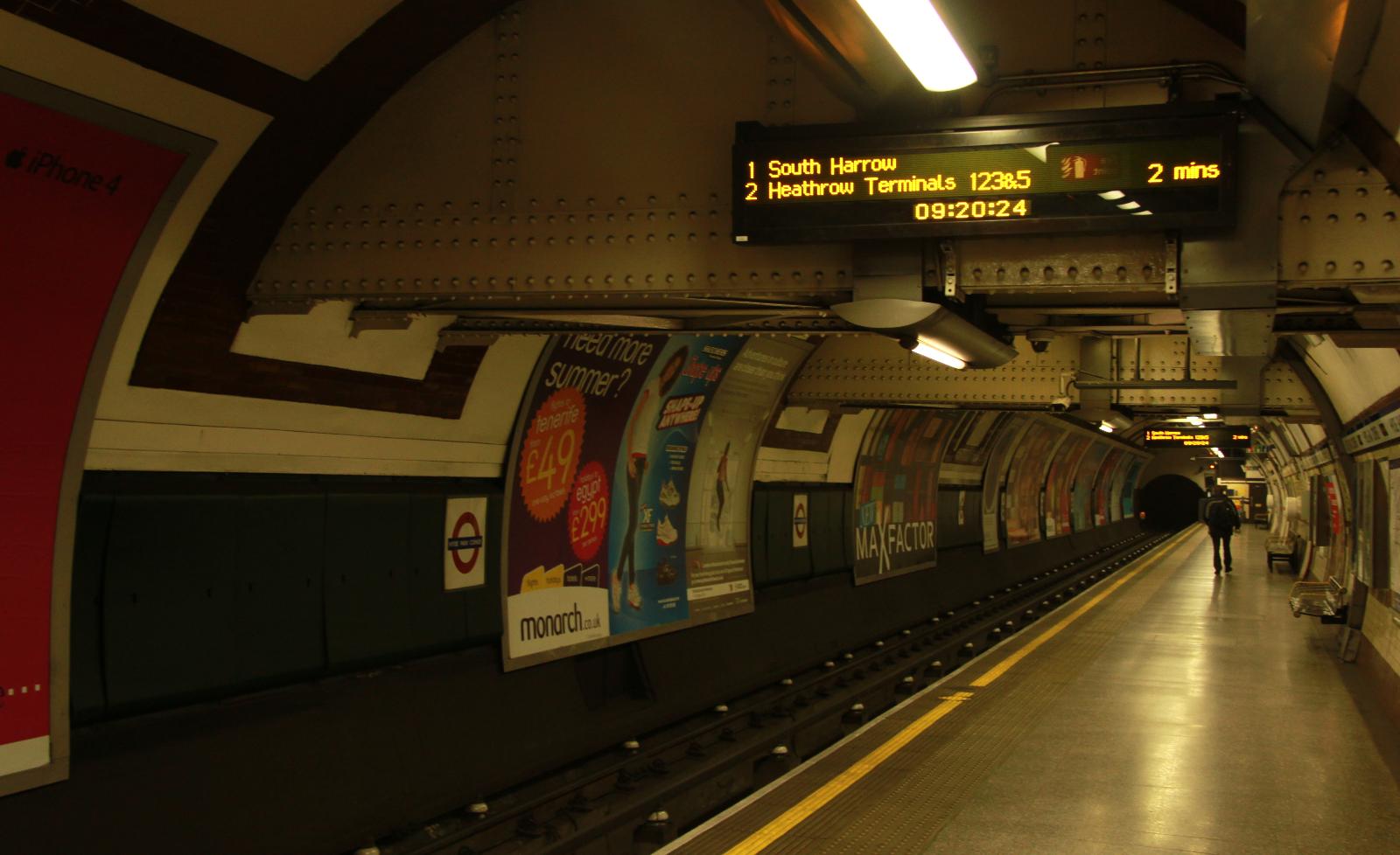 Лондонское метро в 2010 году.