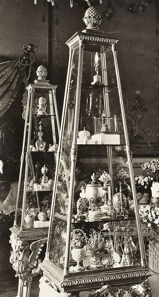Витрина с изделиями Фаберже, 1902 г. (Wikimedia Commons) фото 3.jpg