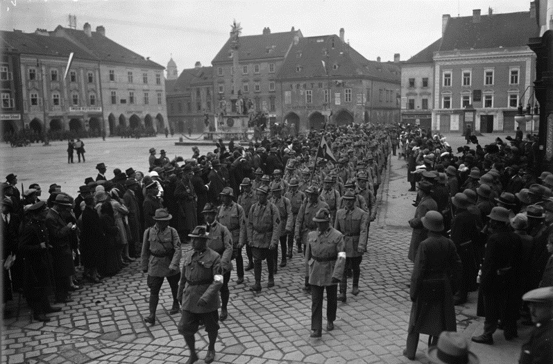 Фото 5. Парад хеймвера 7 октября 1928 года в Винер-Нойштадт.jpg
