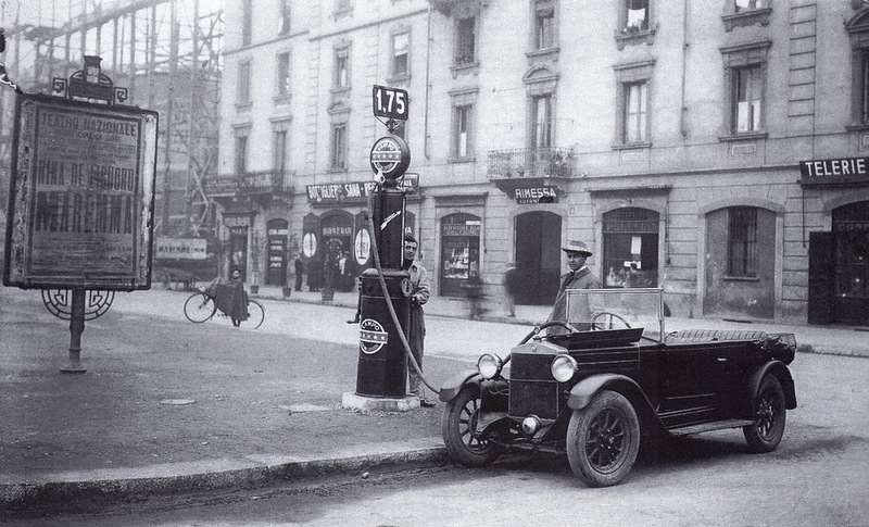Автозаправки в Милане в XX веке