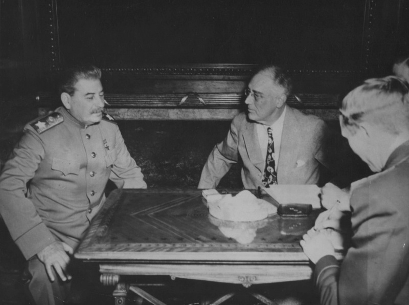 Сталин на переговорах с Рузвельтом.jpg