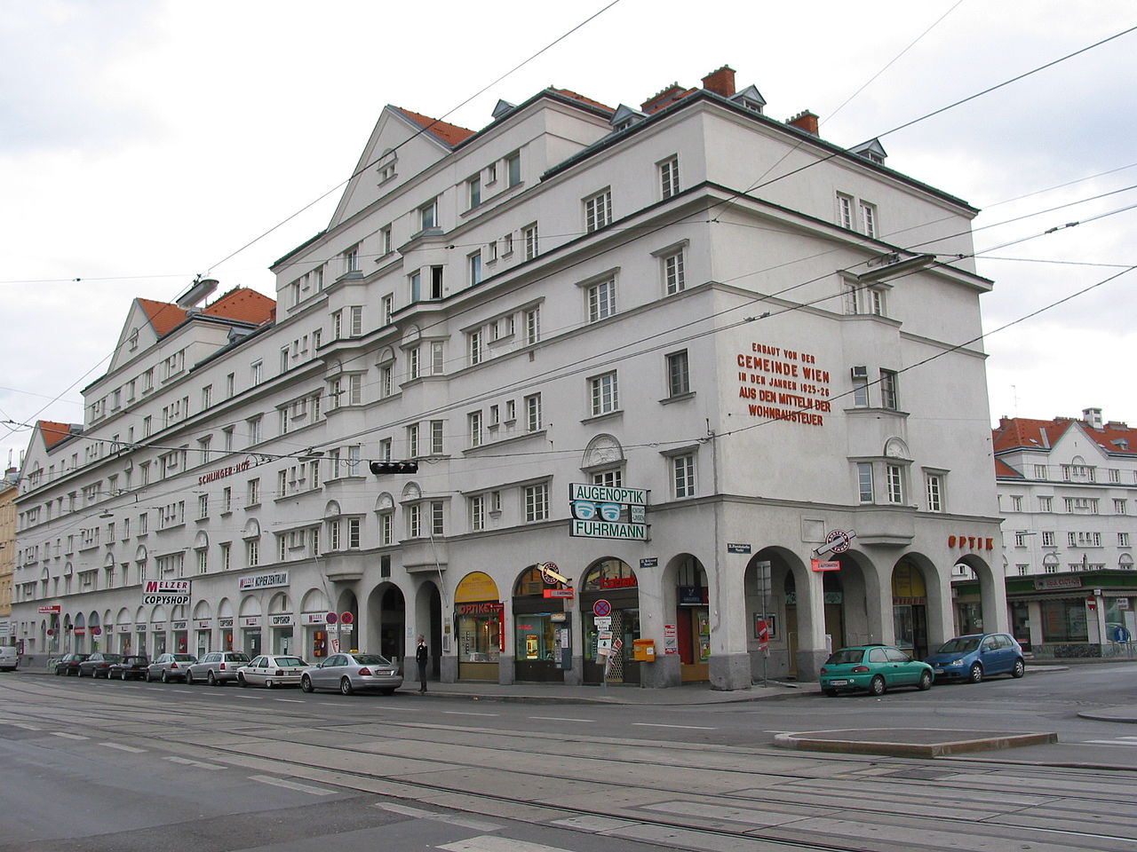 Фото 9. Построенный в 1925—1926 годах муниципальный квартал Шлингерхоф — в 1934 году стал опорным пунктом левых боевиков.jpg