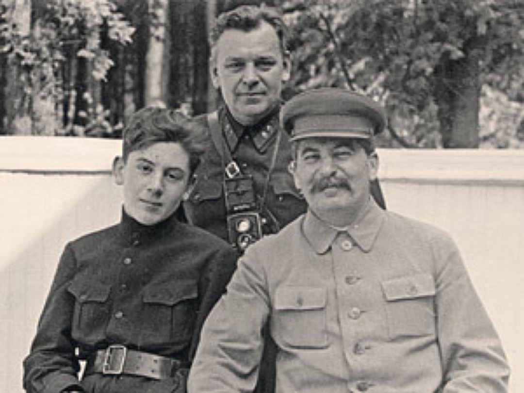 Сталин с сыном Василием и генералом Власиком.jpg