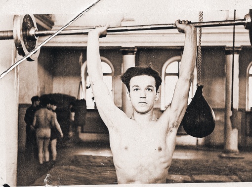 На тренировке в Доме спорта. Днепропетровск, 1954 г. Фото из личного архива Иосифа Кобзона