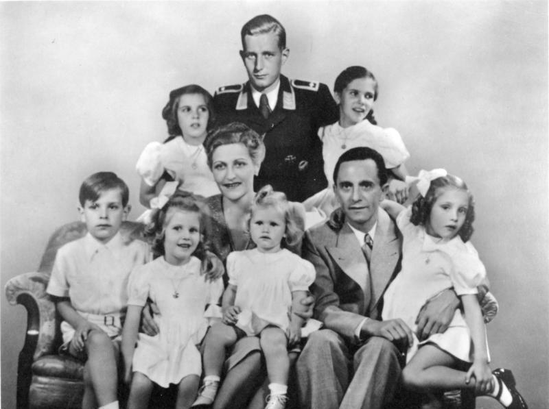Образцовая национал-социалистическая семья Геббельсов, 1944 год