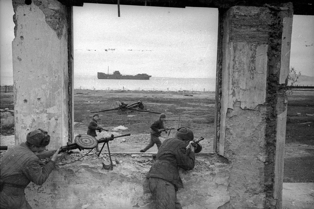 бой за керчь 1944 год.jpg