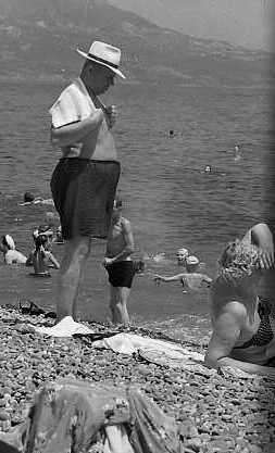 Хрущев отдыхает на пляже. 1961 год