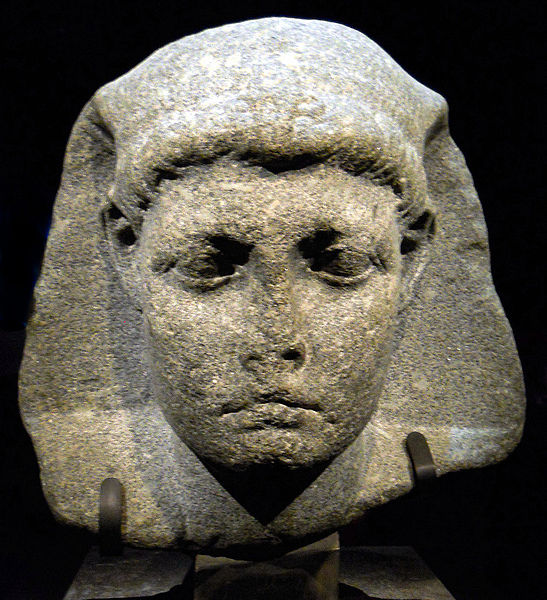 фото 3 Высеченная из камня голова Цезариона.jpg