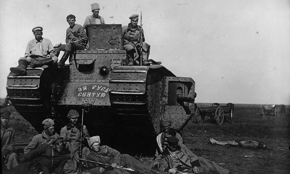 2 Англиискии танк захваченныи воинами 51-и стрелковои дивизии под Каховкои 14 октября 1920 года.jpg