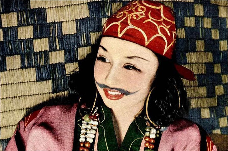 Необычная улыбка женщины народности айну.jpg