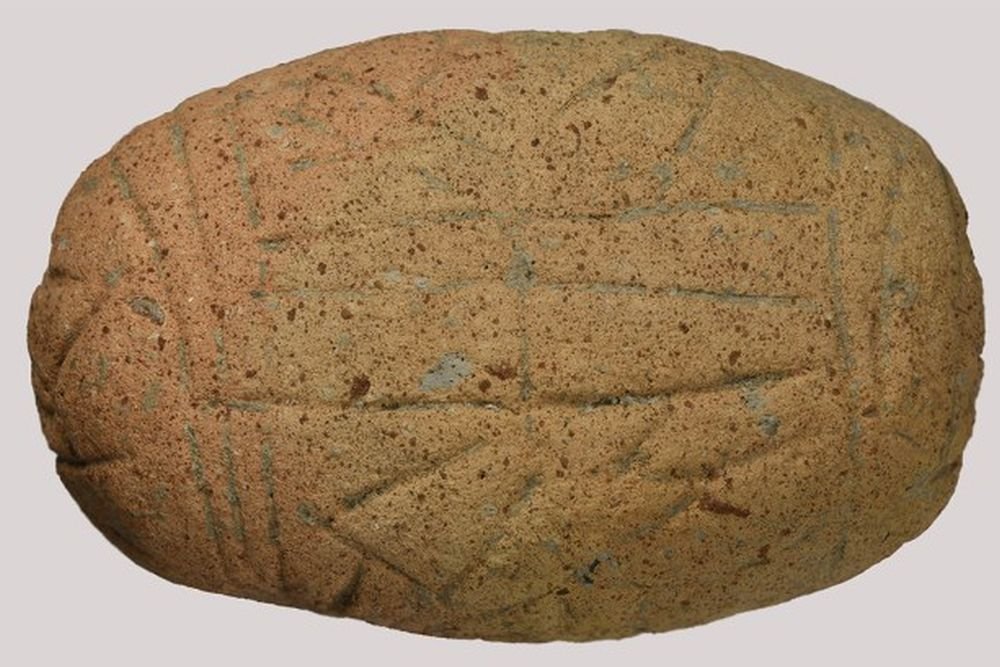 В Болгарии обнаружили древнюю табличку с протописьмом