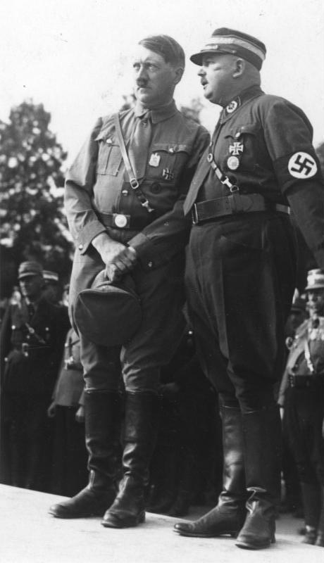 Адольф Гитлер и Эрнст Рём, август 1933 года