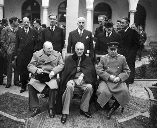 Черчилль, Рузвельт и Сталин на Ялтинской конференции, 1945.jpg