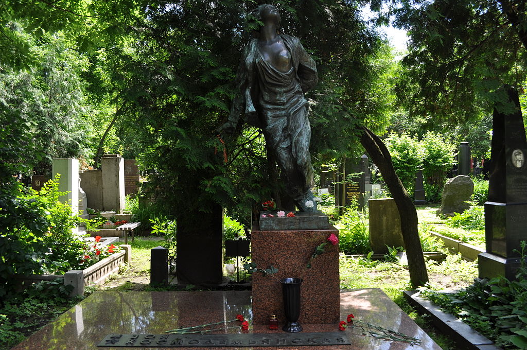 Могила Зои Космодемьянской на Новодевичьем кладбище.JPG