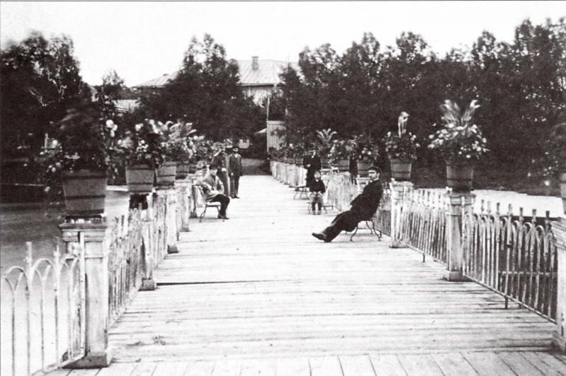 Мост через пруд 1865-1990гг..jpg
