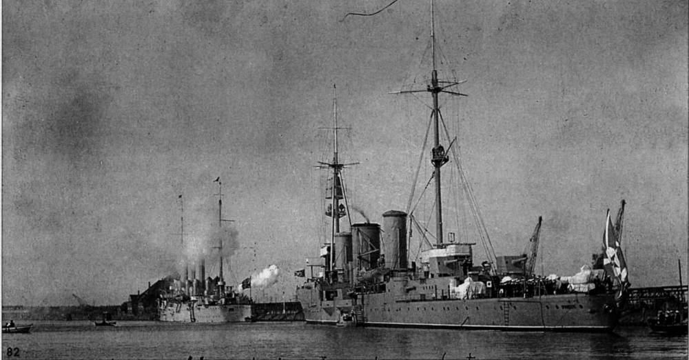 Крейсера «Профинтерн» и «Аврора» в Свинемюнде, 1929 год.jpg