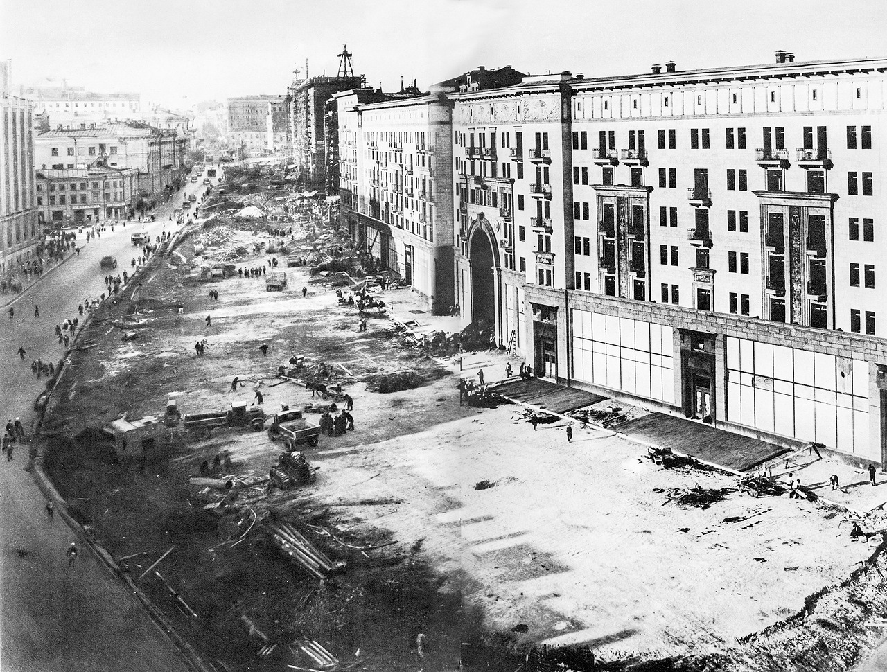 Расширение улицы Горького около 1934-36 года.jpg