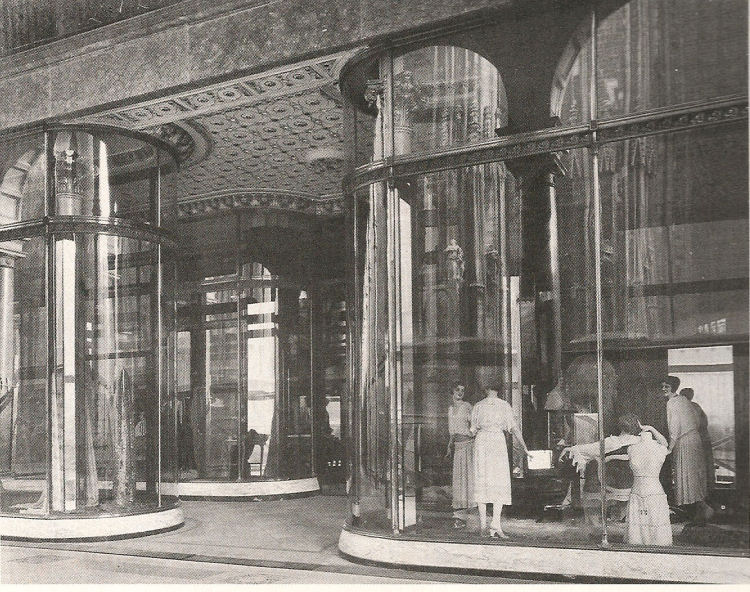 Витрины модных миланский магазинов, фото XX века