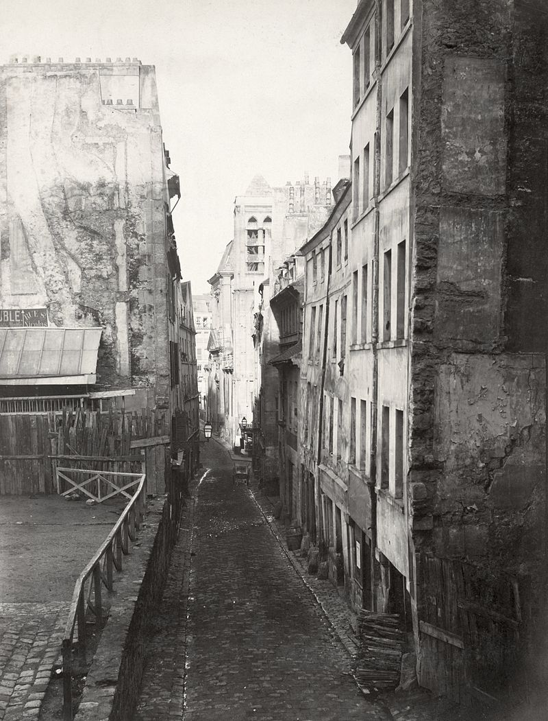 Фото 2. Улица Святого Николая дю Шардоне_ одна из узких средневековых улиц возле Пантеона на Левом берегу_ в 1850-х годах.jpg