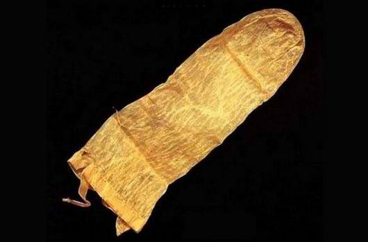 Фото 3. Самый первый презерватив дошедший до наших времен находится в Австралийском музее и датируется 1640 годом. Он был сдел.jpg