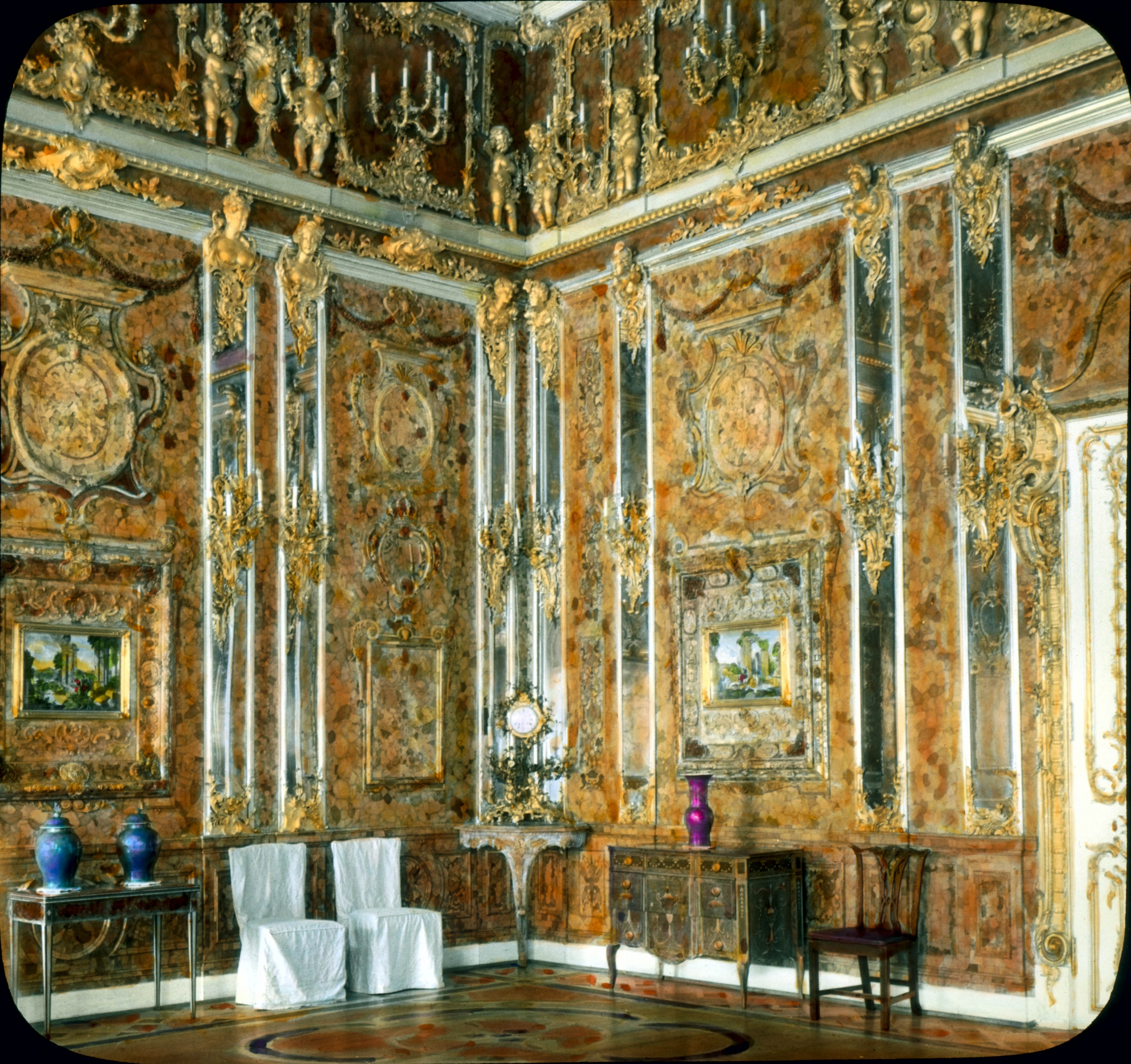 Catherine_Palace_interior_-_Amber_Room_(1).jpg