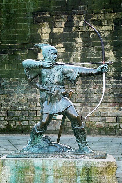 Памятник Робин Гуду в Ноттингеме.jpg