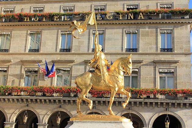 Памятник Жанне д'Арк в Париже.jpeg