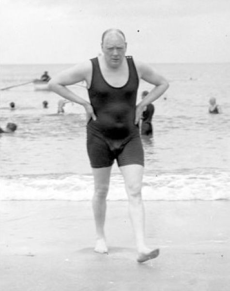 Уинстон Черчилль в купальнике