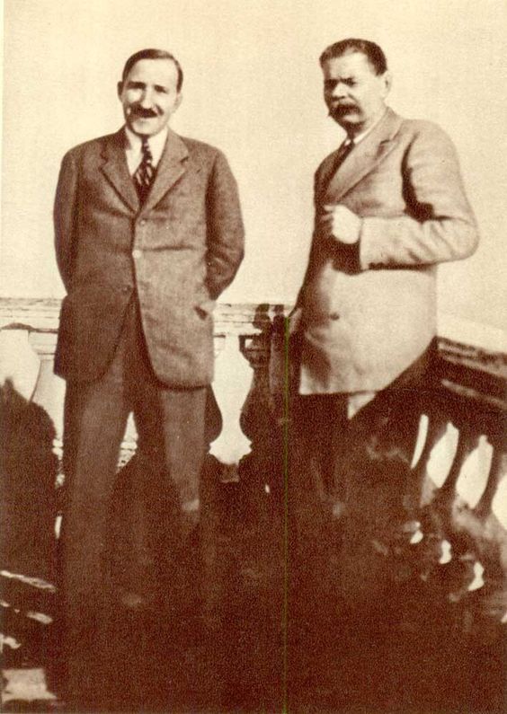 10 Stefan Zweig and Maxim Gorky Sorrento 1930..jpg