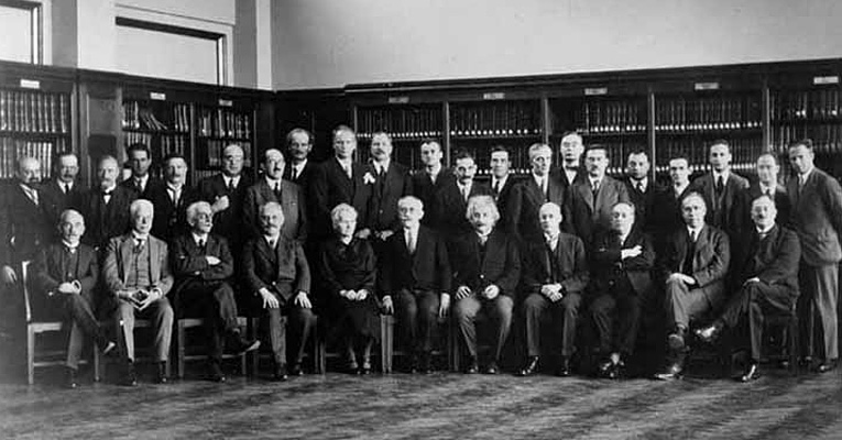 Участники Сольвейской конференции, 1930.jpg