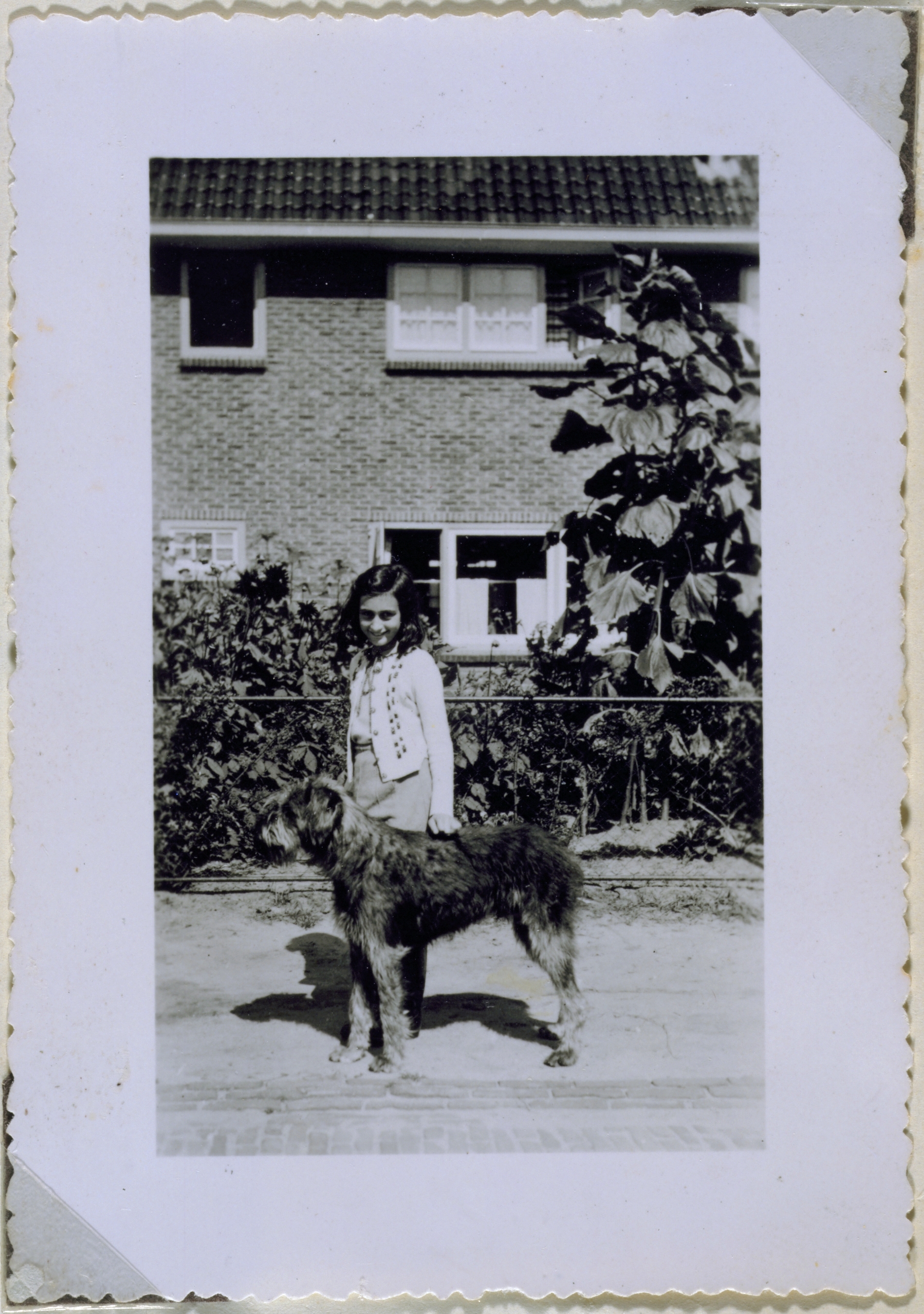 Anne Frank 1940-е.jpg
