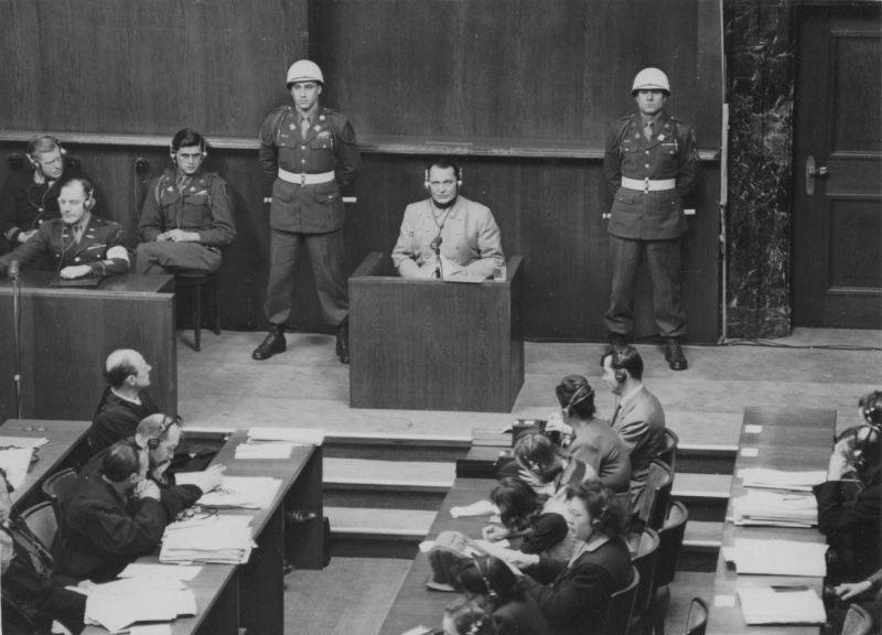Герман Геринг отвечает на вопросы судей