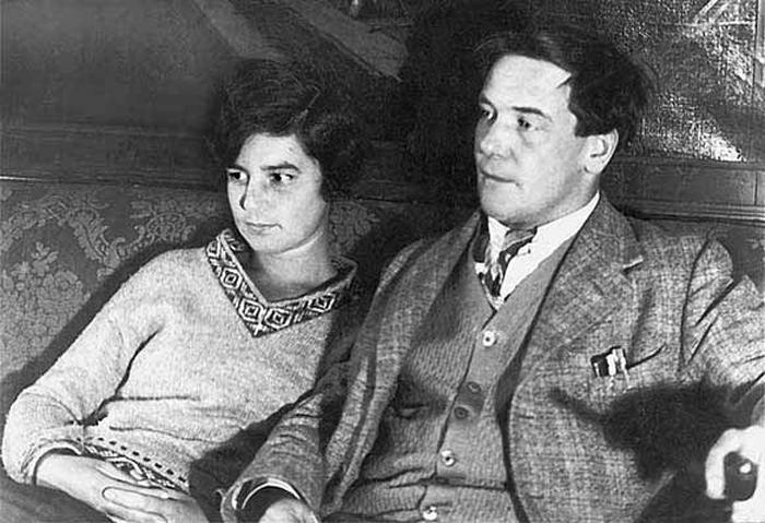 С женой Анной в Кембридже, 1930.jpg
