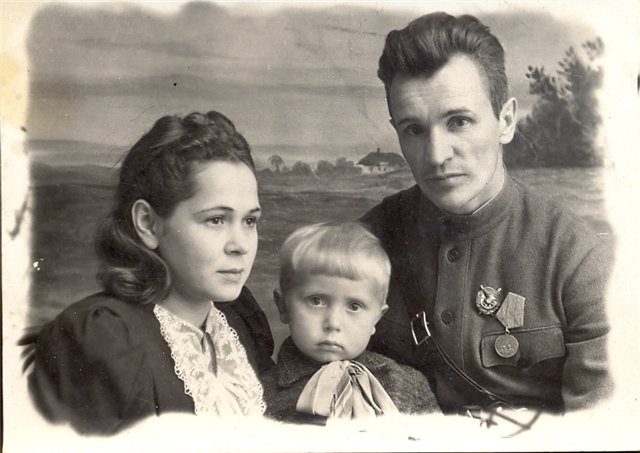 Семья Колобановых в 1945 — 1946 годах. Фотография из семейного архива