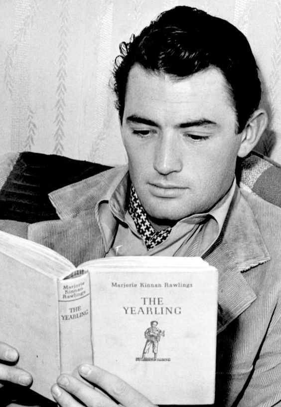 11 Gregory Peck reading the novel on the film set of The Yearling 1946.jpg