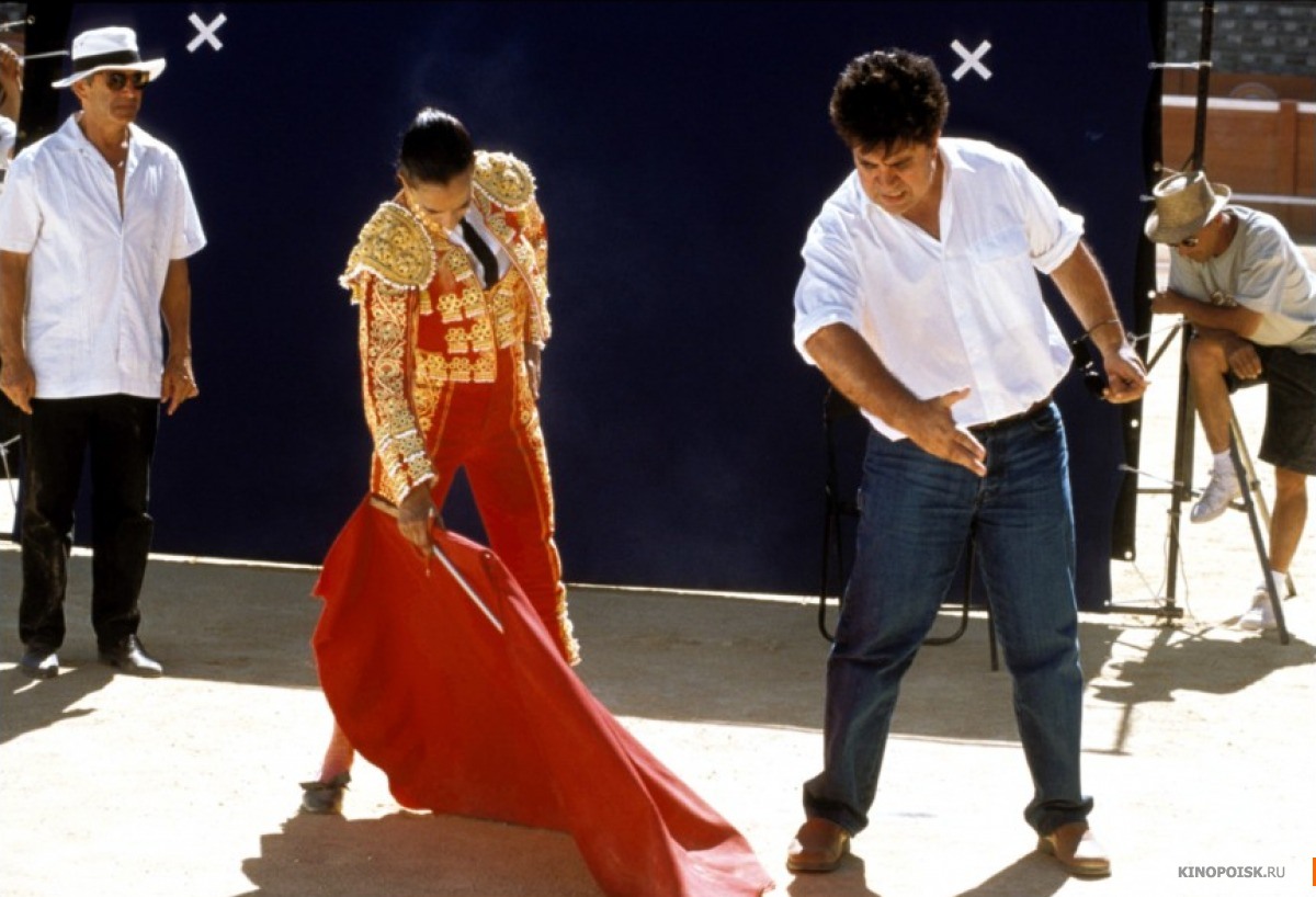 Педро Альмодовар на съемках фильма «Поговори с ней»
