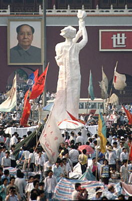 Студенты_на_площади_Тяньаньмынь_в_1989_году.jpg