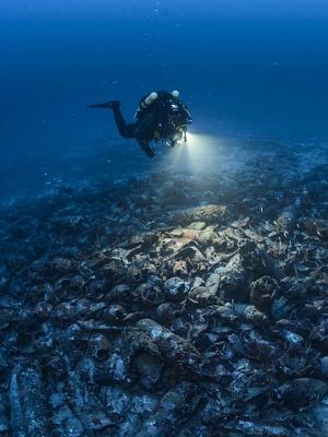 Древние амфоры нашли на дне Ионического моря