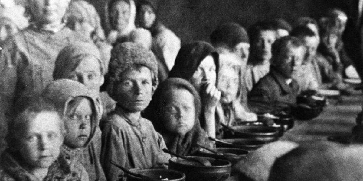 «Распарили и съели резиновую калошу, забытую американцем» — Документ
