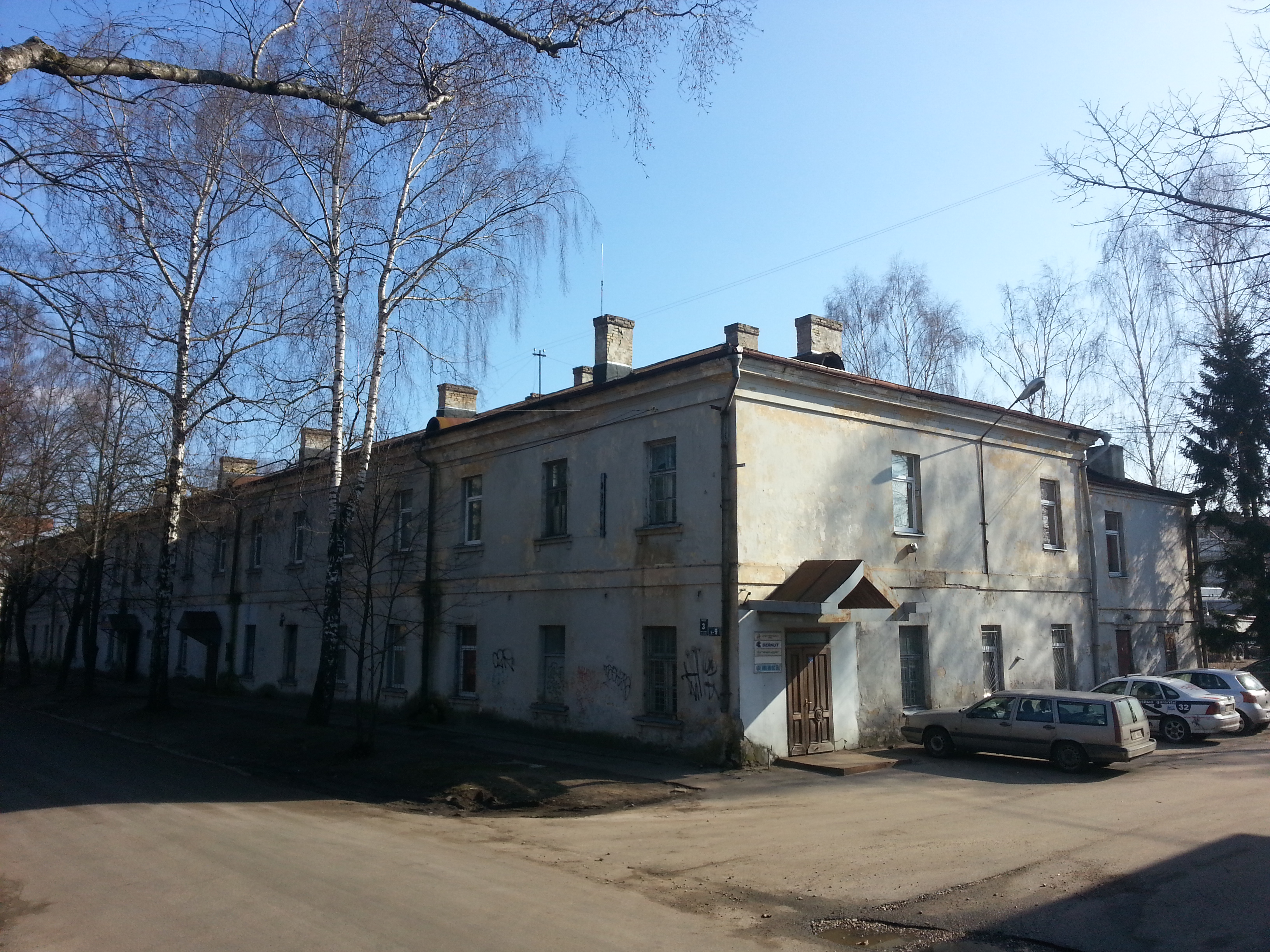 Одно из зданий Панцирских казарм, улица Пулку, Рига. Фото автора